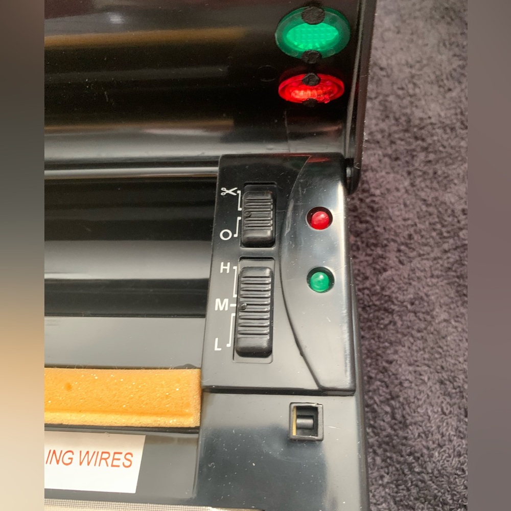 NWOT Ultrex Vacuum Sealing System with Manual and Bags, Never Used - Picture 10 of 16